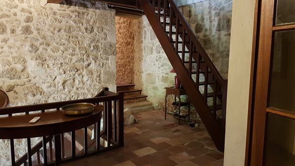 La Bastida : Du palier vers le couloir de nuit / From the landing to the night corridor